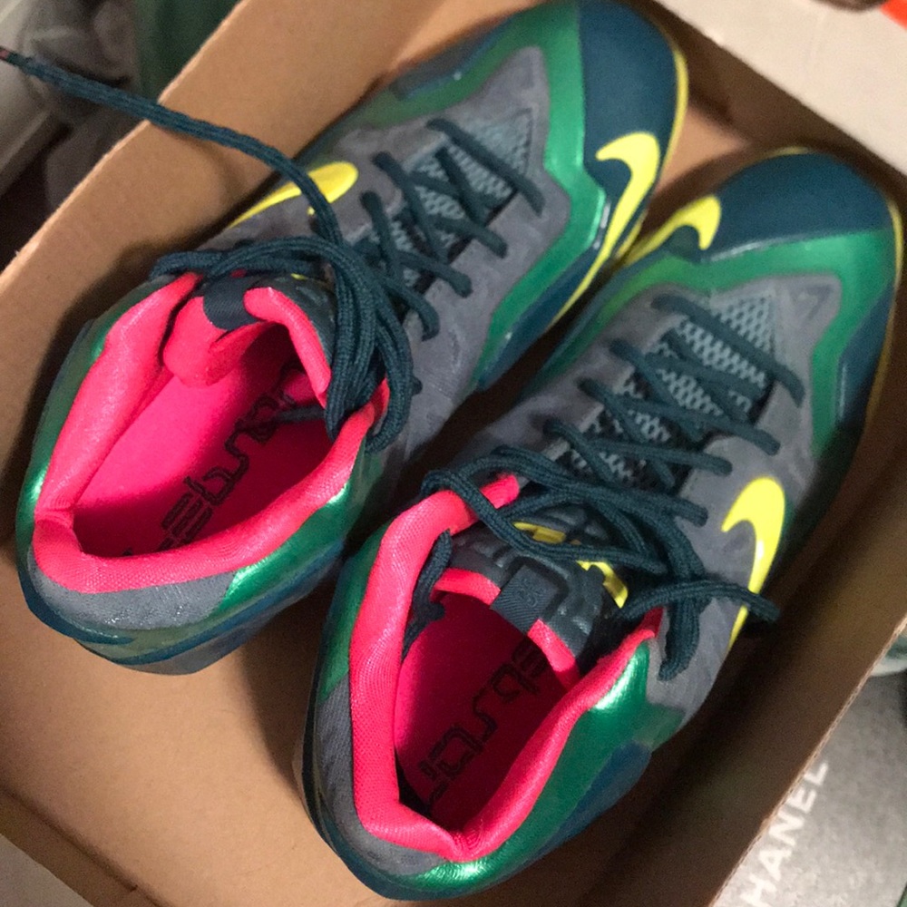Nike Lebron XI - 7Y